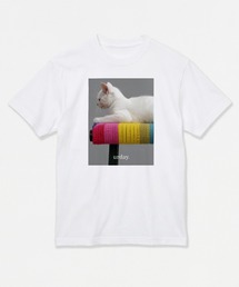 MAMIAN（マミアン）の「urday / White Cat / フォトTシャツ（Tシャツ/カットソー）」