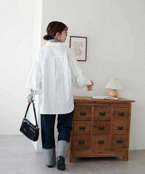 DISCOAT（ディスコート）の「ブロード袖口リボンシャツ（シャツ/ブラウス・レディース・オフホワイト/ブルー/ネイビー・FREE）」の16枚目の写真