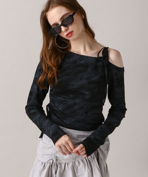 FOREVER 21(フォーエバー トゥエンティーワン)の「【2024FW】コンパクトトップス(Tシャツ/カットソー・レディース・ベージュ/ブラック/グレー・MEDIUM/SMALL)」の1枚目の写真