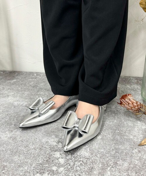 fredy emue（フレディエミュ）の「【JETEE/ ジュテ】リボンクリップメリージェーン（パンプス・レディース・シルバー/ブラック・24.5/23.5）」の3枚目の写真