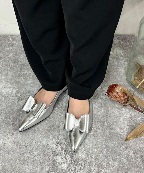 fredy emue（フレディエミュ）の「【JETEE/ ジュテ】リボンクリップメリージェーン（パンプス・レディース・シルバー/ブラック・24.5/23.5）」の4枚目の写真