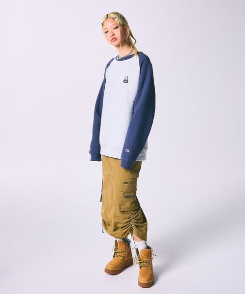 X-girl（エックスガール）の「X-girl x Champion REVERSE WEAVE R RAGLAN SWEAT TOP（スウェット・レディース・ブラック/アッシュ・S/M）」の8枚目の写真