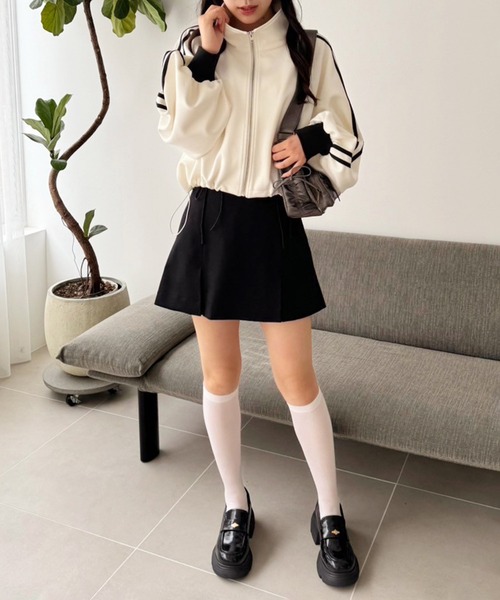 one after another NICE CLAUP（ワンアフターアナザーナイスクラップ）の「【ZOZO限定商品】サイドライントラックジャケット（ジャージ・レディース・ピンク/ネイビー/アイボリー/ブラック・FREE）」の5枚目の写真