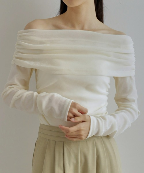 Olu.（オルドット）の「【zozo限定カラー】シアーベロアオフショルダートップス（Tシャツ/カットソー・レディース・ブラウン/ブラック/アイボリー/ブルーグレー・FREE）」の2枚目の写真