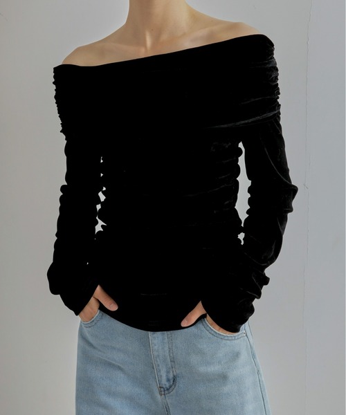 Olu.（オルドット）の「【zozo限定カラー】シアーベロアオフショルダートップス（Tシャツ/カットソー・レディース・ブラウン/ブラック/アイボリー/ブルーグレー・FREE）」の3枚目の写真