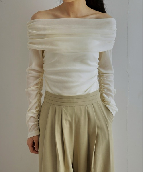 Olu.（オルドット）の「【zozo限定カラー】シアーベロアオフショルダートップス（Tシャツ/カットソー・レディース・ブラウン/ブラック/アイボリー/ブルーグレー・FREE）」の5枚目の写真