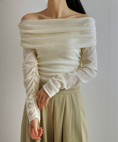 Olu.（オルドット）の「【zozo限定カラー】シアーベロアオフショルダートップス（Tシャツ/カットソー・レディース・ブラウン/ブラック/アイボリー/ブルーグレー・FREE）」の7枚目の写真