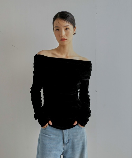 Olu.（オルドット）の「【zozo限定カラー】シアーベロアオフショルダートップス（Tシャツ/カットソー・レディース・ブラウン/ブラック/アイボリー/ブルーグレー・FREE）」の19枚目の写真