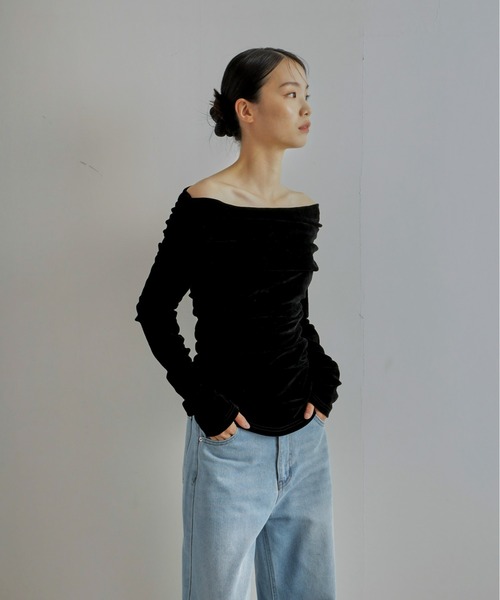 Olu.（オルドット）の「【zozo限定カラー】シアーベロアオフショルダートップス（Tシャツ/カットソー・レディース・ブラウン/ブラック/アイボリー/ブルーグレー・FREE）」の20枚目の写真