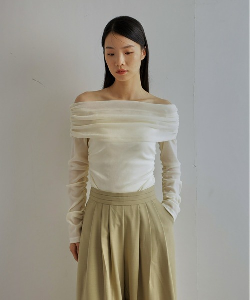 Olu.（オルドット）の「【zozo限定カラー】シアーベロアオフショルダートップス（Tシャツ/カットソー・レディース・ブラウン/ブラック/アイボリー/ブルーグレー・FREE）」の9枚目の写真