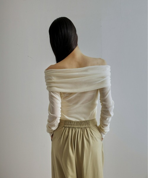 Olu.（オルドット）の「【zozo限定カラー】シアーベロアオフショルダートップス（Tシャツ/カットソー・レディース・ブラウン/ブラック/アイボリー/ブルーグレー・FREE）」の12枚目の写真