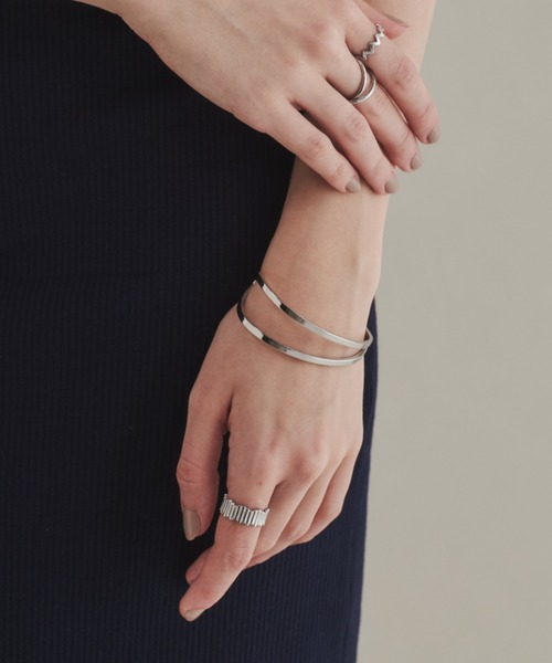 ciite' surgical stainless（シーテサージカルステンレス）の「【 金属アレルギー対応 】 2ラインバングル / ブレスレット サージカルステンレス（バングル/リストバンド・レディース・ゴールド/シルバー・FREE）」の2枚目の写真