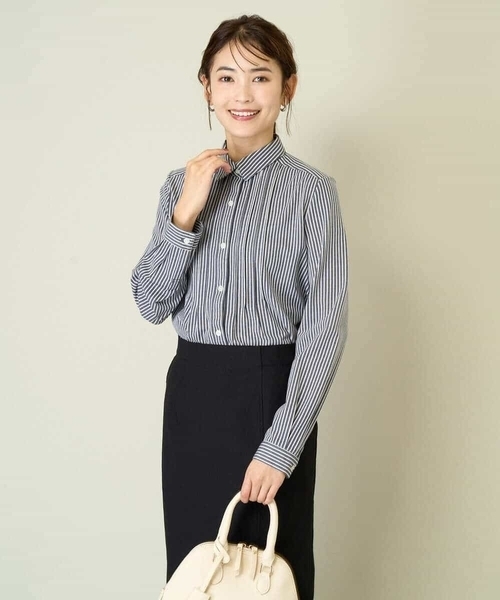 a.v.v（アーヴェヴェ）の「ピンタックシャツブラウス（シャツ/ブラウス・レディース・アイボリー/ネイビー・38/36/40/42/34）」の3枚目の写真