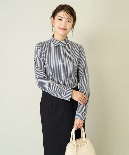 a.v.v（アーヴェヴェ）の「ピンタックシャツブラウス（シャツ/ブラウス・レディース・アイボリー/ネイビー・38/36/40/42/34）」の4枚目の写真