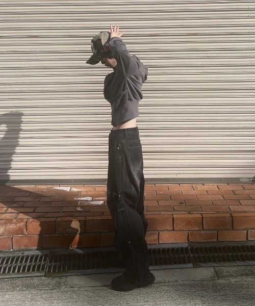 Chikashitsu +(チカシツプラス)の「ストリートファッション Chikashitsu + OaKS チカシツプラスオークス snap button design wide denim pants スナップボタンデザインワイドデニムパンツ ワイドジーンズ ジーパン ワイドパンツ ウォッシュドデニムパンツ 韓国ファッション 韓国ストリート Y2K(デニムパンツ・レディース・ブラック/ブルー・S/M/L)」の22枚目の写真