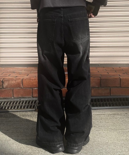 Chikashitsu +(チカシツプラス)の「ストリートファッション Chikashitsu + OaKS チカシツプラスオークス snap button design wide denim pants スナップボタンデザインワイドデニムパンツ ワイドジーンズ ジーパン ワイドパンツ ウォッシュドデニムパンツ 韓国ファッション 韓国ストリート Y2K(デニムパンツ・レディース・ブラック/ブルー・S/M/L)」の5枚目の写真