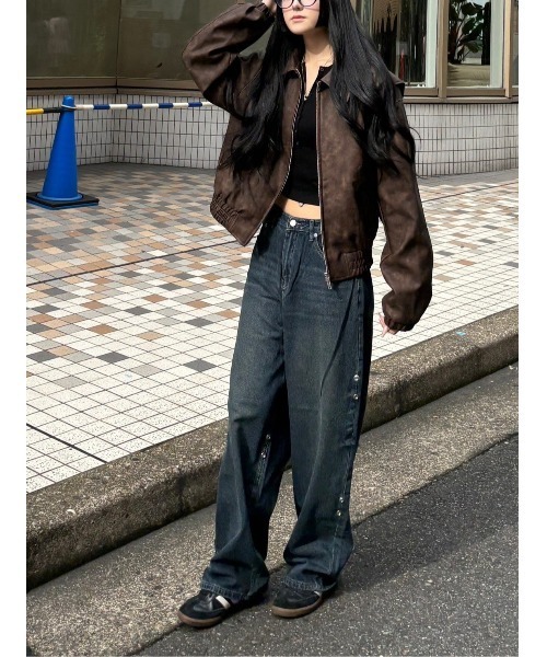 Chikashitsu +(チカシツプラス)の「ストリートファッション Chikashitsu + OaKS チカシツプラスオークス snap button design wide denim pants スナップボタンデザインワイドデニムパンツ ワイドジーンズ ジーパン ワイドパンツ ウォッシュドデニムパンツ 韓国ファッション 韓国ストリート Y2K(デニムパンツ・レディース・ブラック/ブルー・S/M/L)」の10枚目の写真