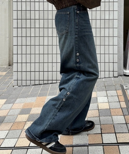 Chikashitsu +(チカシツプラス)の「ストリートファッション Chikashitsu + OaKS チカシツプラスオークス snap button design wide denim pants スナップボタンデザインワイドデニムパンツ ワイドジーンズ ジーパン ワイドパンツ ウォッシュドデニムパンツ 韓国ファッション 韓国ストリート Y2K(デニムパンツ・レディース・ブラック/ブルー・S/M/L)」の15枚目の写真