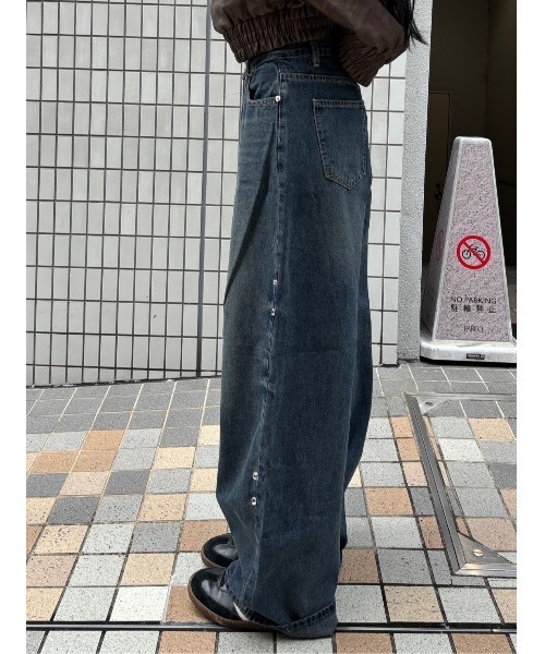 Chikashitsu +(チカシツプラス)の「ストリートファッション Chikashitsu + OaKS チカシツプラスオークス snap button design wide denim pants スナップボタンデザインワイドデニムパンツ ワイドジーンズ ジーパン ワイドパンツ ウォッシュドデニムパンツ 韓国ファッション 韓国ストリート Y2K(デニムパンツ・レディース・ブラック/ブルー・S/M/L)」の13枚目の写真