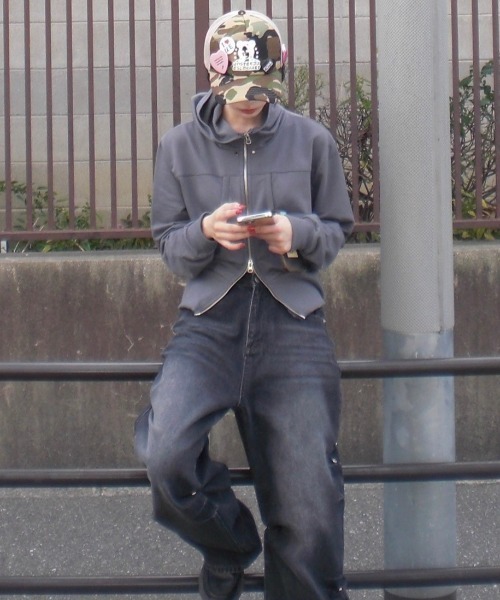 Chikashitsu +(チカシツプラス)の「ストリートファッション Chikashitsu + OaKS チカシツプラスオークス snap button design wide denim pants スナップボタンデザインワイドデニムパンツ ワイドジーンズ ジーパン ワイドパンツ ウォッシュドデニムパンツ 韓国ファッション 韓国ストリート Y2K(デニムパンツ・レディース・ブラック/ブルー・S/M/L)」の20枚目の写真