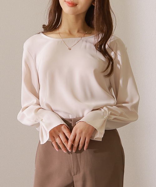 Lace Ladies（レースレディース）の「パール付き 袖タック ラウンドネック フレア プルオーバー（シャツ/ブラウス・レディース・オフホワイト/グレー/ブラック/ホワイト・FREE/S）」の3枚目の写真