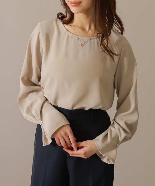 Lace Ladies（レースレディース）の「パール付き 袖タック ラウンドネック フレア プルオーバー（シャツ/ブラウス・レディース・オフホワイト/グレー/ブラック/ホワイト・FREE/S）」の5枚目の写真