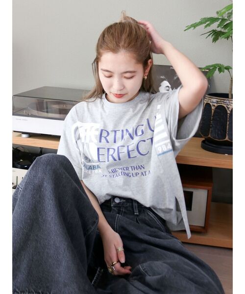 Ungrid(アングリッド)の「リメイクデザインロゴTee(Tシャツ/カットソー・レディース・グリーン/ライトグレー/オフホワイト・FREE)」の2枚目の写真