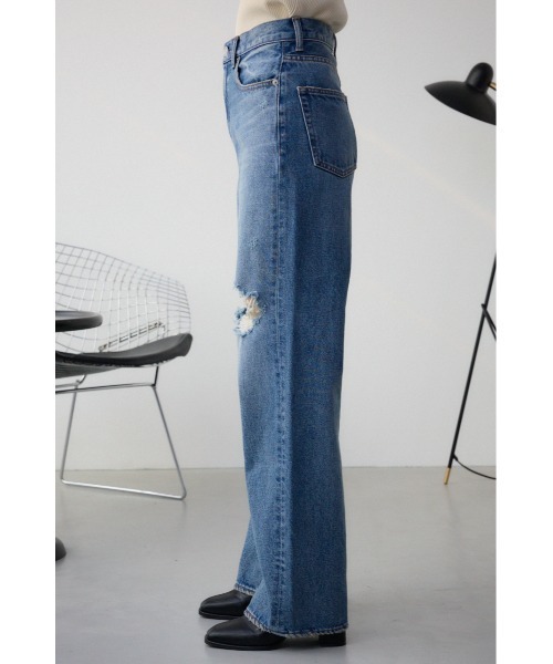 AZUL by moussy（アズールバイマウジー）の「AZUL DENIM ダメージワイドデニム（デニムパンツ・レディース・ライトブルー・SMALL/MEDIUM）」の6枚目の写真