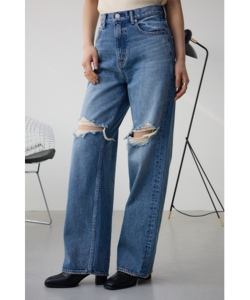 AZUL by moussy（アズールバイマウジー）の「AZUL DENIM ダメージワイドデニム（デニムパンツ・レディース・ライトブルー・SMALL/MEDIUM）」の2枚目の写真