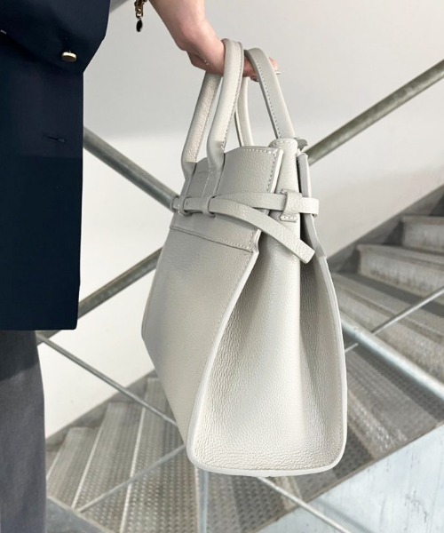 Scrap Book（スクラップブック）の「【CHRISTIAN VILLA】ベルトトートM（トートバッグ・レディース・ベージュ/グレー・FREE）」の12枚目の写真