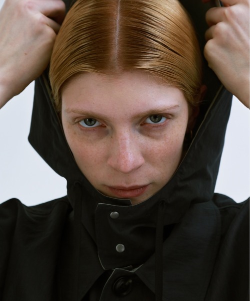 CREDONA（クレドナ）の「HOODIE NYLON COAT/フーディーナイロンコート（ナイロンジャケット・レディース・ブラウン/チャコールグレー・1/0）」の10枚目の写真