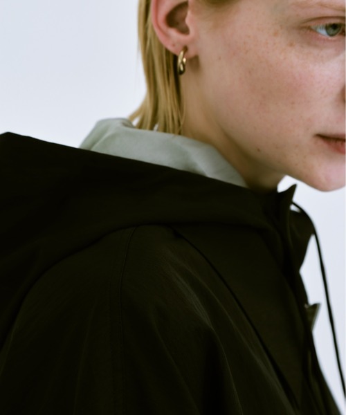 CREDONA（クレドナ）の「HOODIE NYLON COAT/フーディーナイロンコート（ナイロンジャケット・レディース・ブラウン/チャコールグレー・1/0）」の11枚目の写真