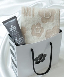 MARY QUANT（マリークワント）の「『WEB限定』エッセンシャルズ ハンドクリーム スペシャルセット（ボディケアキット/ギフトセット）」