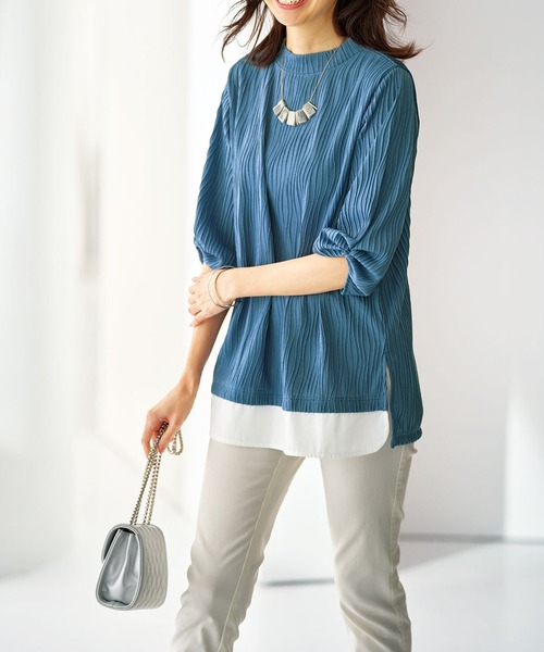 BELLUNA PLUS(ベルーナ)の「裾切替波柄ジャカード素材プルオーバー(Tシャツ/カットソー・レディース・ブラック/ブルー/ブラウン/グリーン・MEDIUM/LARGE/X-LARGE)」の4枚目の写真