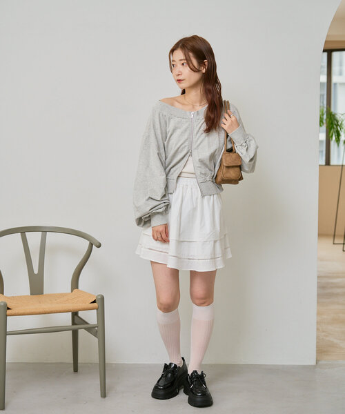 Kastane(カスタネ)の「【S.Lサイズ/前後2WAY】ダブルZIPオフショルスウェットカーディガン(スウェット・レディース・グレー/サックスブルー/アイボリー・LARGE/SMALL)」の14枚目の写真