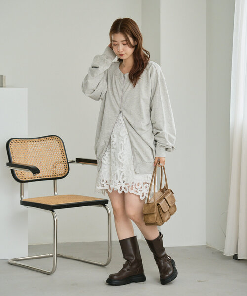 Kastane(カスタネ)の「【S.Lサイズ/前後2WAY】ダブルZIPオフショルスウェットカーディガン(スウェット・レディース・グレー/サックスブルー/アイボリー・LARGE/SMALL)」の21枚目の写真