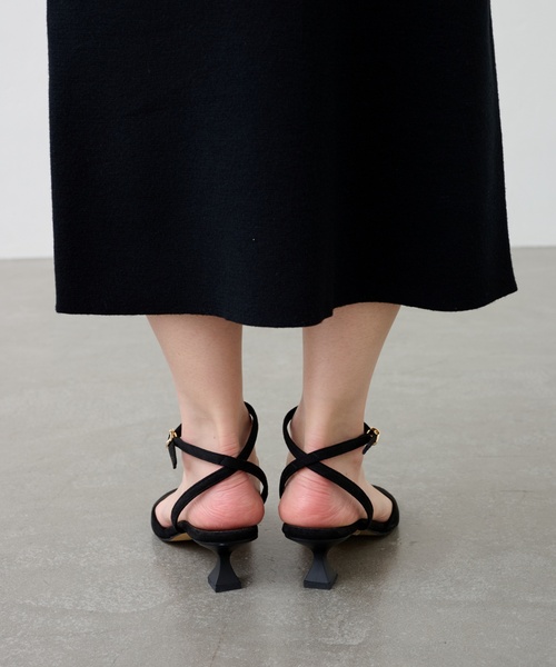 LE TALON（ルタロン）の「GRISE5cmオブリークアンクルストラップサンダル（サンダル・レディース・キャメル/イエロー/ブラック系その他・SMALL/MEDIUM/LARGE/X-LARGE）」の5枚目の写真