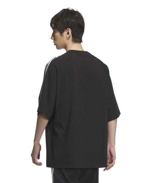 adidas(アディダス)の「adidas Originals SST TEE(アディダスオリジナルス SST Tシャツ)(Tシャツ/カットソー・メンズ・ブラック/ブラック系/ホワイト系・SMALL/MEDIUM/LARGE/X-LARGE/XX-LARGE)」の9枚目の写真