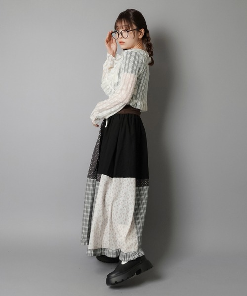 SPINNS(スピンズ)の「レースフリルボレロカーディガン(カーディガン/ボレロ・レディース・ブラック/オフホワイト/アイボリー・ONESIZE)」の8枚目の写真