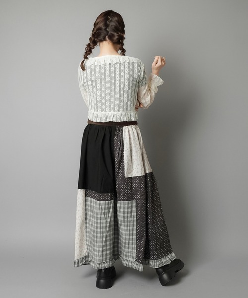 SPINNS(スピンズ)の「レースフリルボレロカーディガン(カーディガン/ボレロ・レディース・ブラック/オフホワイト/アイボリー・ONESIZE)」の9枚目の写真