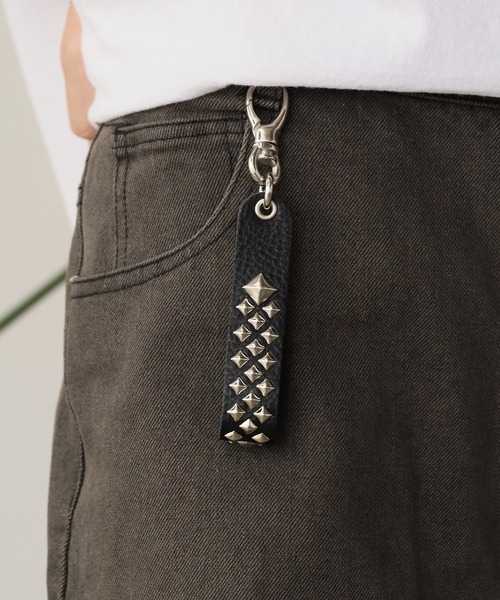 CALEE/キャリー STUDS LEATHER FLAT KEY RING（キーホルダー