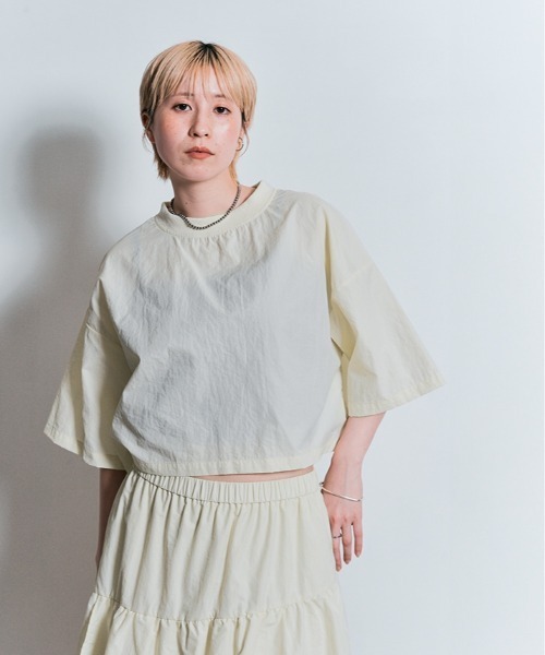 W:Huku(フーク)の「撥水 リブネック ショート トップス / 半袖 ハーフスリーブ(Tシャツ/カットソー・レディース・ブラック/チャコール/アイボリー/アッシュブラウン・FREE)」の4枚目の写真