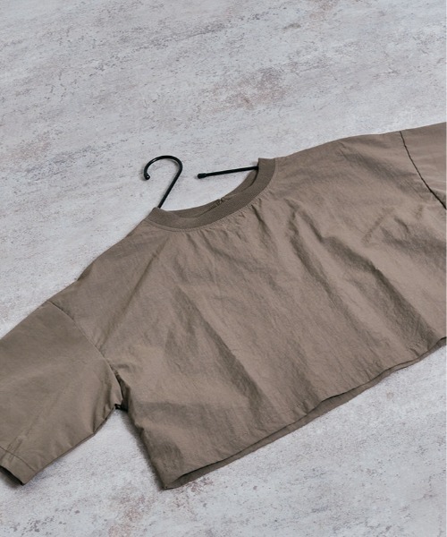 W:Huku(フーク)の「撥水 リブネック ショート トップス / 半袖 ハーフスリーブ(Tシャツ/カットソー・レディース・ブラック/チャコール/アイボリー/アッシュブラウン・FREE)」の11枚目の写真