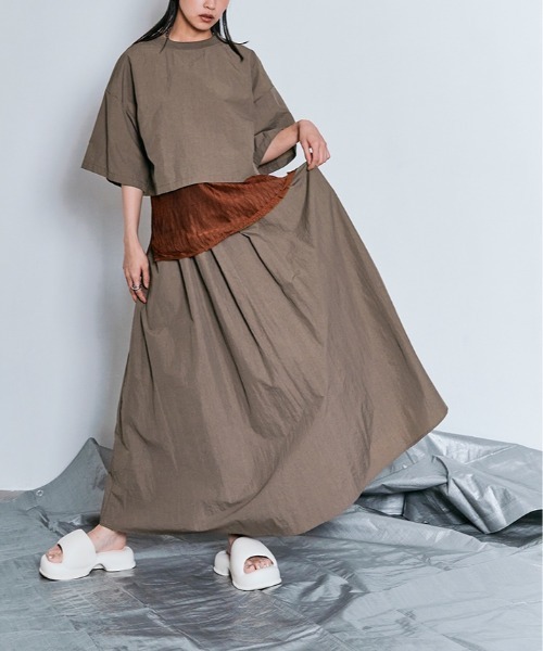 W:Huku(フーク)の「撥水 リブネック ショート トップス / 半袖 ハーフスリーブ(Tシャツ/カットソー・レディース・ブラック/チャコール/アイボリー/アッシュブラウン・FREE)」の7枚目の写真