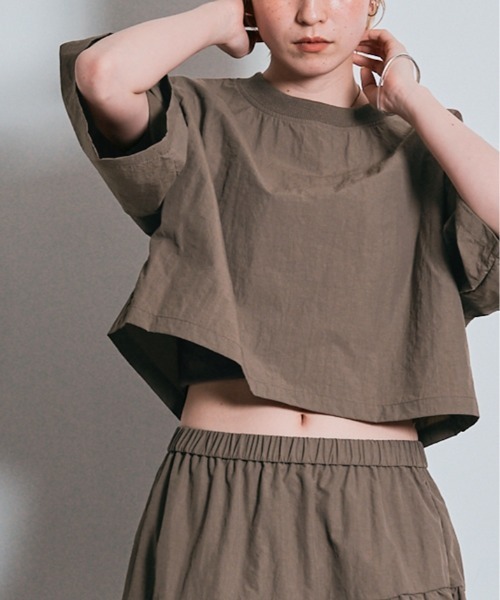 W:Huku(フーク)の「撥水 リブネック ショート トップス / 半袖 ハーフスリーブ(Tシャツ/カットソー・レディース・ブラック/チャコール/アイボリー/アッシュブラウン・FREE)」の21枚目の写真
