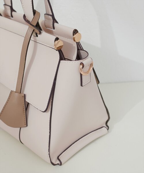 natural couture（ナチュラルクチュール）の「ダブルフラップ２ＷＡＹハンドバッグ（ショルダーバッグ・レディース・ブラック/アイボリー/モカ/イエロー・FREE）」の6枚目の写真