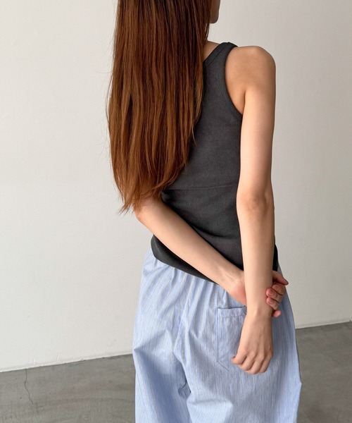 CANAL JEAN(キャナルジーン)の「El mar ピグメントタンクトップ(タンクトップ・レディース・ベージュ/チャコールグレー・ONE SIZE)」の4枚目の写真