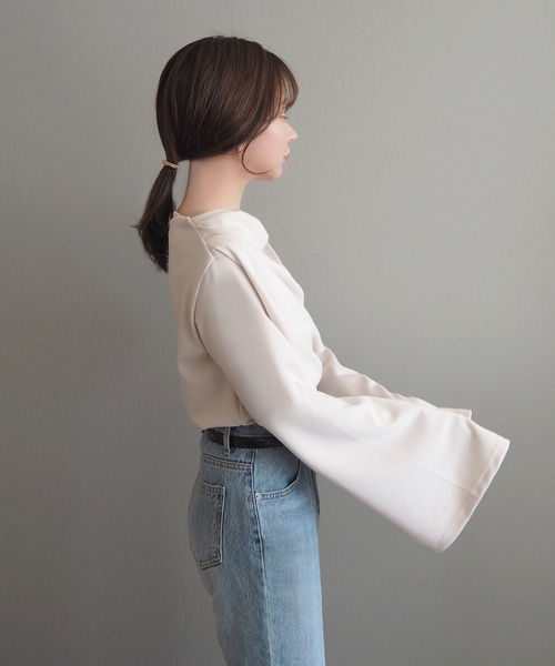 PLEATS PLEAS 長袖ラグラン フレアスリーブ トップス LAULEN（ローレン）の「drape flare wide sleeve tops /ドレープワイド