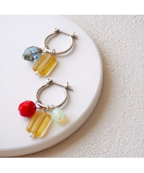 tone(トーン)の「【colore】チェコビーズのフープピアス(MA)(ピアス(両耳用)・レディース・マルチ・FREE)」の10枚目の写真