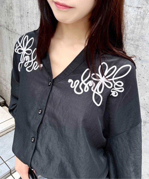 INGNI(イング)の「【WEB限定】コード刺繍タケノコシャツ(シャツ/ブラウス・レディース・オフホワイト/ネイビー系2/スミクロ・M)」の20枚目の写真